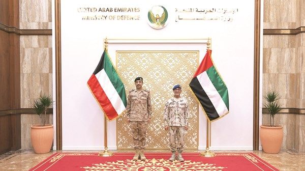 رئيس الأركان ونظيره الكويتي يبحثان سبل تعزيز التعاون العسكري