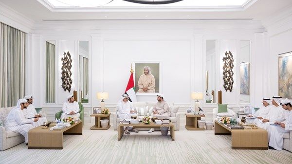 حمدان بن زايد يطلع على خطط تطوير الرياضة وتعزيز المشاركة المجتمعية في الظفرة