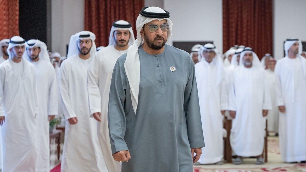 حمدان بن زايد يتفقد مشاريع مدينة المرفأ ويطلع على الاستعدادات للسباقات الشراعية ويلتقي المواطنين