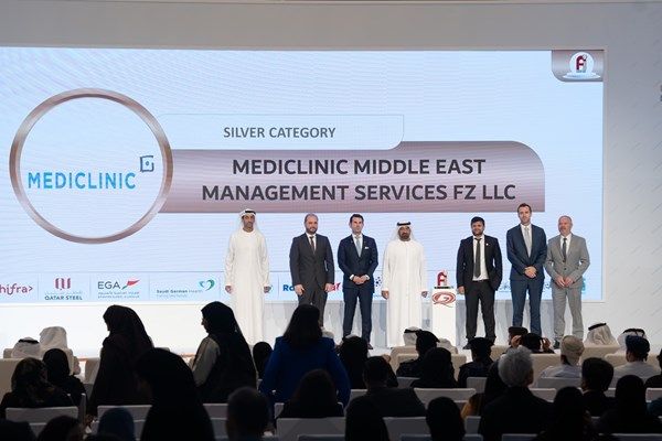 ميديكلينيك الشرق الأوسط تحصد خمس جوائز تقديراً للتميّز في الرعاية الصحية و الذكاء الاصطناعي والاستدامة