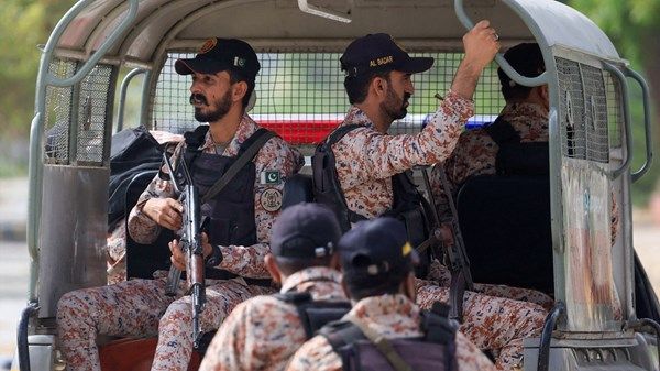 باكستان: مقتل 29 مسلحا جراء عملية برية وضربات جوية
