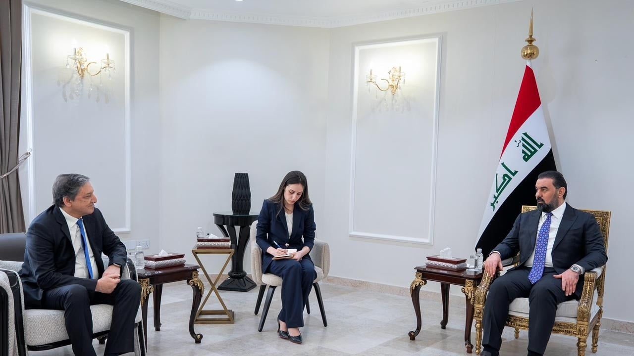 رئيس مجلس النواب يتسلم دعوة رسمية لزيارة إسلام آباد