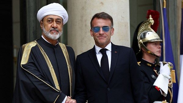 ماكرون: فرنسا وعُمان تعملان مع الشركاء على إزالة الألغام من مضيق هرمز
