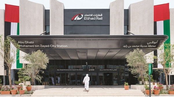 وصول أول رحلة ركاب لقطارات الاتحاد من الفجيرة إلى أبوظبي
