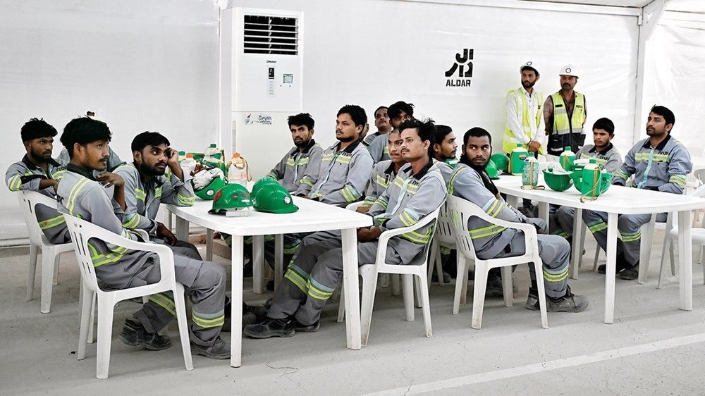 «الاتحاد» ترافق فريق «الموارد البشرية» لمتابعة تطبيق سياسة حماية العمالة من الإجهاد الحراري