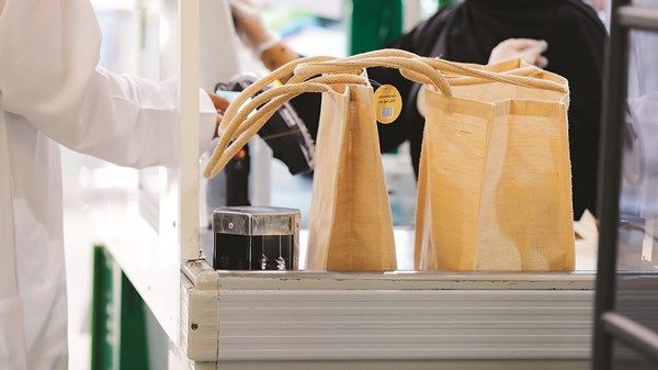 الإمارات ترسّخ نموذجاً عالمياً للحد من استخدام الأكياس البلاستيكية