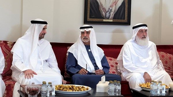 نهيان بن مبارك يعزي مطر الظاهري وأشقاءه بوفاة والدتهم في العين