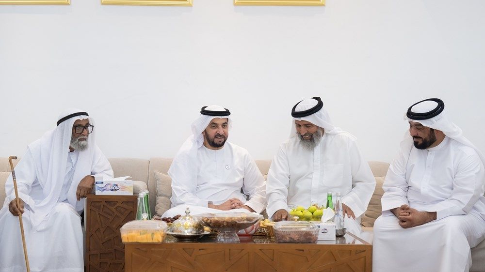 حمدان بن زايد يزور راشد مبارك المنصوري ومطر محمد المنصوري في منزليهما بمدينة غياثي