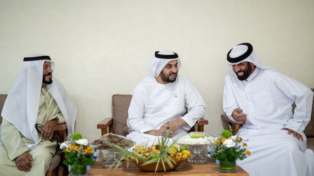 حمدان بن زايد يزور راشد مبارك المنصوري ومطر محمد المنصوري في منزليهما بمدينة غياثي