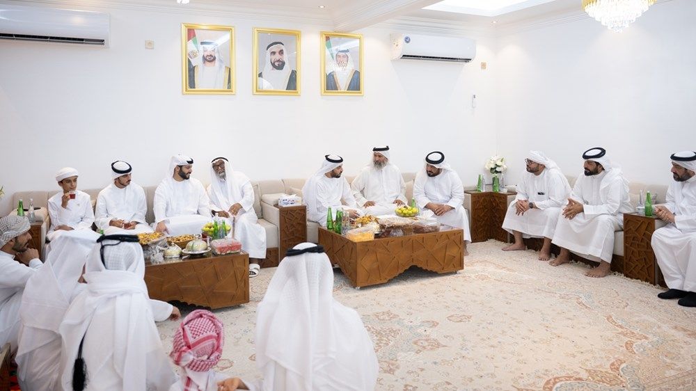 حمدان بن زايد يزور راشد مبارك المنصوري ومطر محمد المنصوري في منزليهما بمدينة غياثي