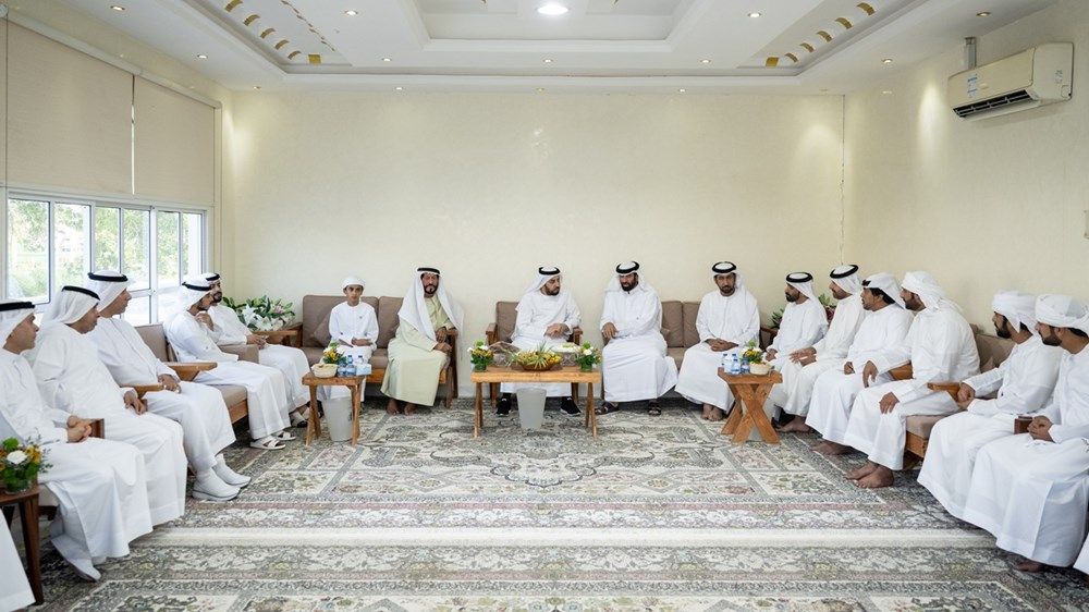 حمدان بن زايد يزور راشد مبارك المنصوري ومطر محمد المنصوري في منزليهما بمدينة غياثي