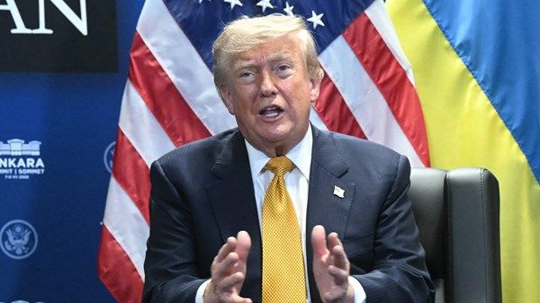 ترامب: سنضرب إيران بقوة