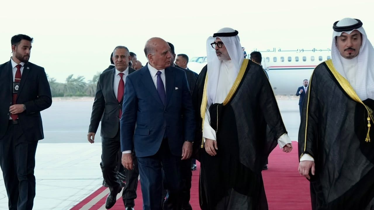 وزير الخارجية يصل إلى الكويت في زيارة رسمية