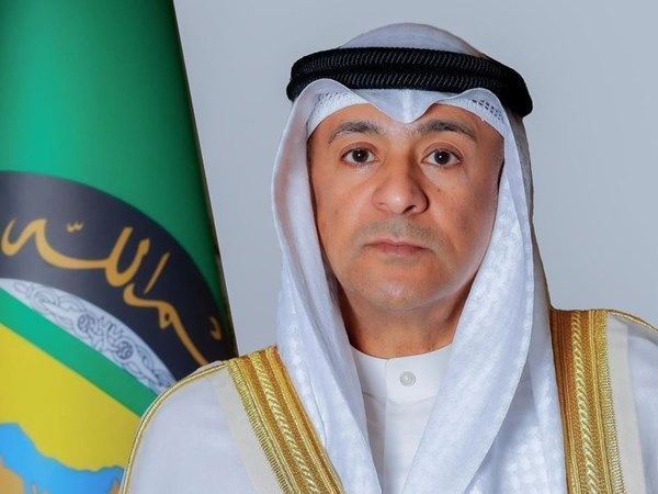 أمين عام مجلس التعاون يدين الهجمات الإيرانية على البحرين والكويت