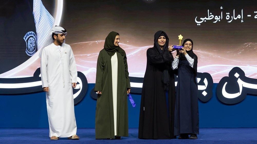 هنّأ بطلة تحدي القراءة العربي على مستوى الإمارات.. محمد بن راشد: القراءة هي البنية التحتية للتطوّر والتقدم والإبداع