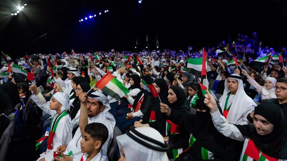 هنّأ بطلة تحدي القراءة العربي على مستوى الإمارات.. محمد بن راشد: القراءة هي البنية التحتية للتطوّر والتقدم والإبداع