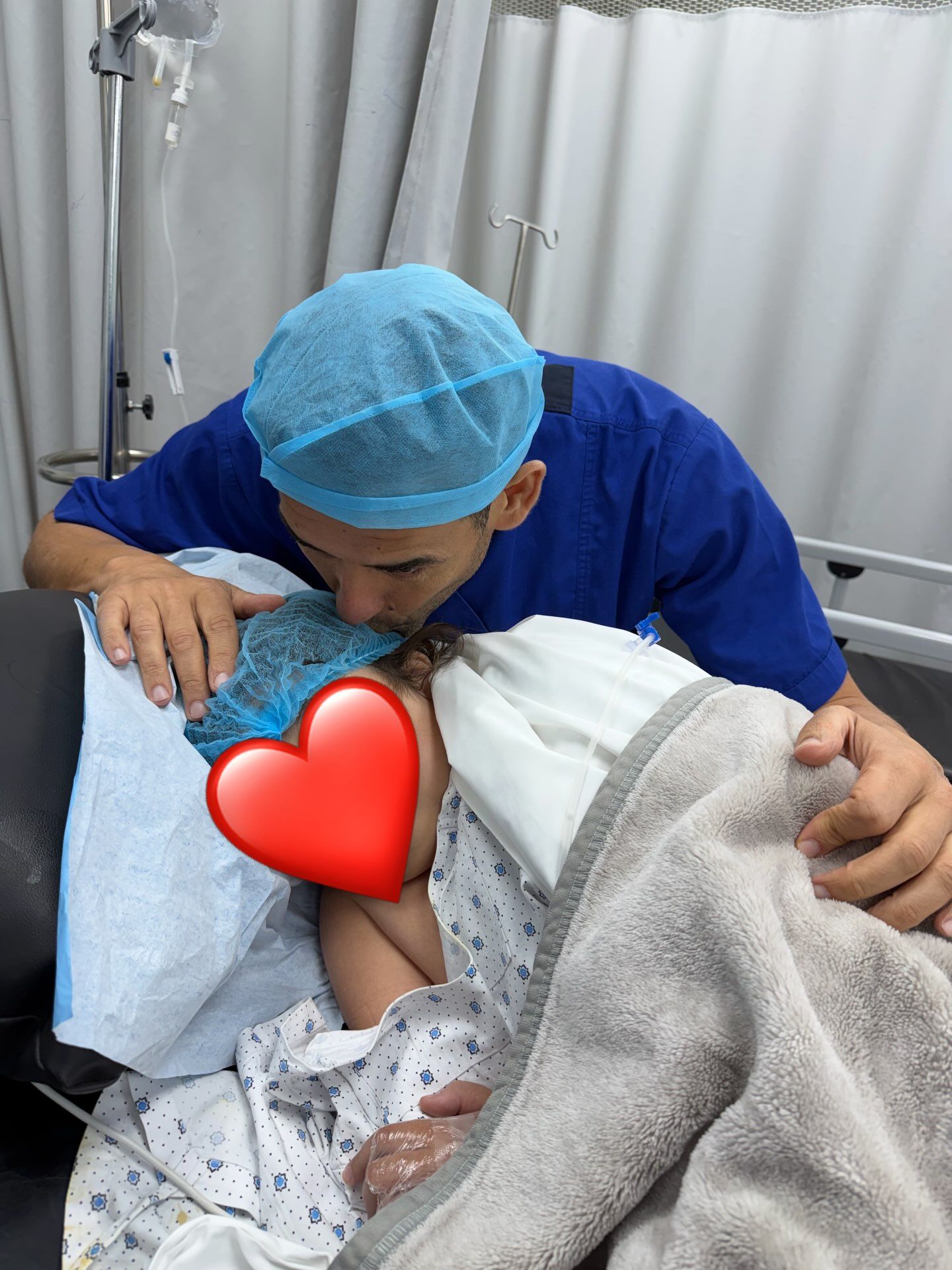 صورٌ من المستشفى.. نايلة تويني تكشف للمرة الأولى عن الانتكاسة الصحية التي تعرّضت لها ابنتها نور