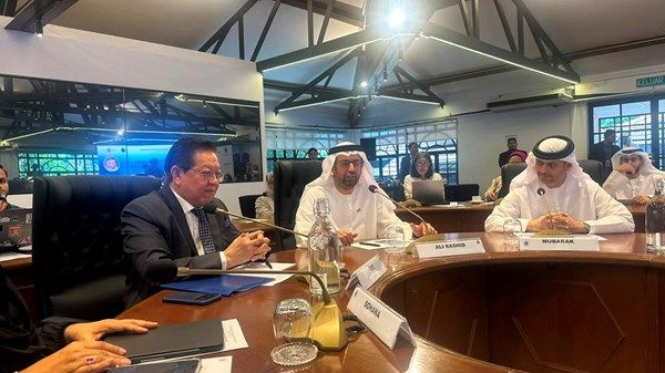 علي النعيمي يستعرض بكوالالمبور النهج الإماراتي في مكافحة التطرف