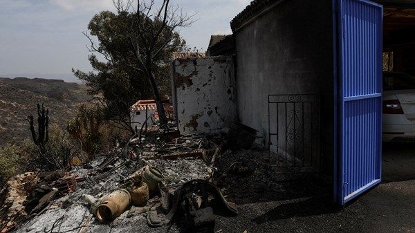 رجال الإطفاء يسيطرون على حريق غابات إسبانيا المدمر