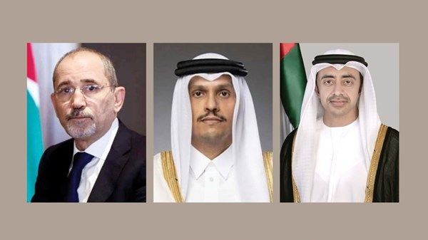 عبدالله بن زايد يبحث مع رئيس مجلس الوزراء وزير خارجية قطر ونائب رئيس الوزراء وزير خارجية الأردن التطورات الإقليمية