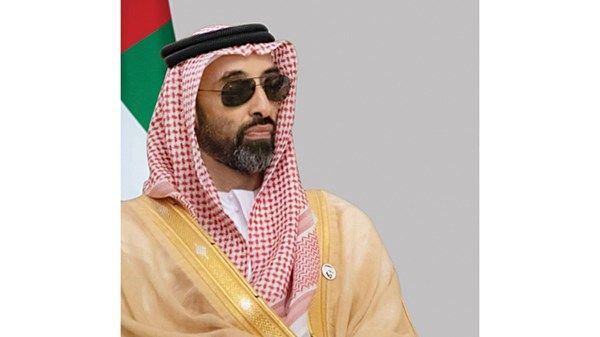 طحنون بن زايد يعزي أمير قطر والشعب القطري في وفاة الشيخ حمد بن خليفة آل ثاني