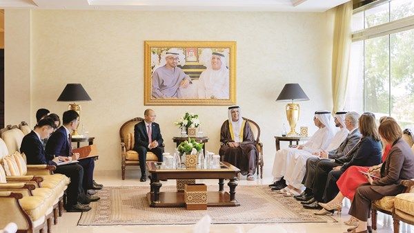 سعود بن صقر والسفير الصيني يبحثان تعزيز العلاقات