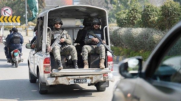 مقتل 3 رجال شرطة وإصابة 20 في باكستان