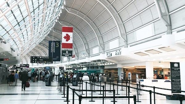 كندا تعلن إجراءات لمنع انتشار فيروس إيبولا