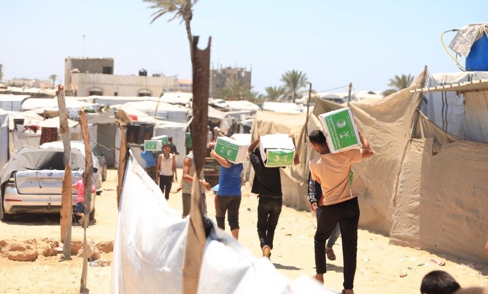 مركز الملك سلمان يوزع سلال غذائية في غزة - واس