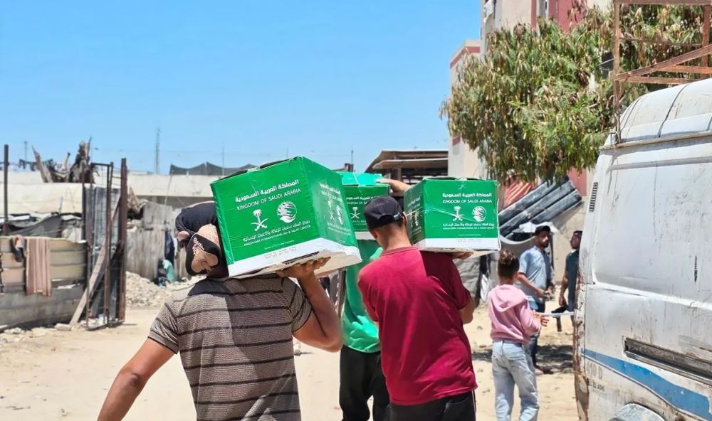 أخبار من السعودية.. استفاد منها 7.968 فردًا.. مركز الملك سلمان يوزع سلال غذائية في غزة