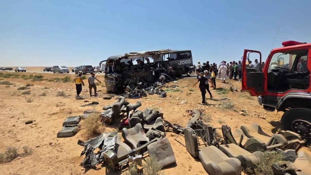 19 قتيلًا على الأقل في اصطدام حافلتين بسوريا