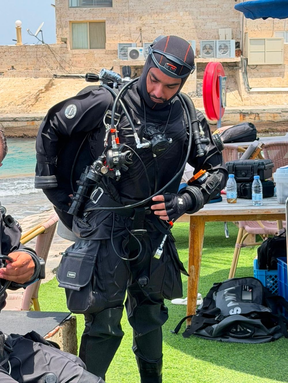 أخبار من السعودية.. 171 مترًا تحت البحر الأحمر.. غواصون سعوديون يحققون إنجازًا تقنيًا في جدة