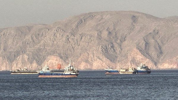 خبراء ومحللون: هجمات إيران تعرض الملاحة الدولية لمخاطر غير مسبوقة