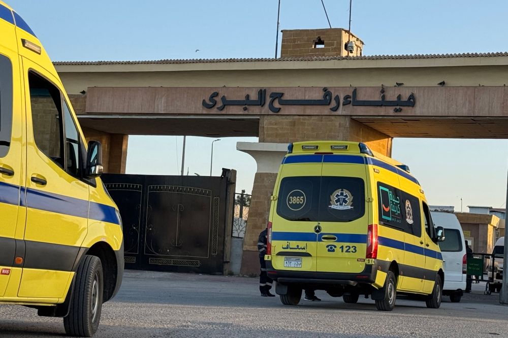 معبر رفح البري يستقبل الدفعة الـ68 من العائدين الفلسطينيين إلى غزة