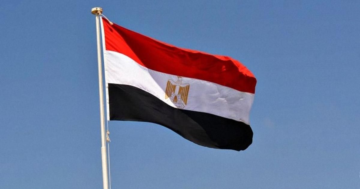 مجلس الوزراء المصري: طائرة مسيرة تسببت في اندلاع حريق بسفينتين في ميناء دمياط
