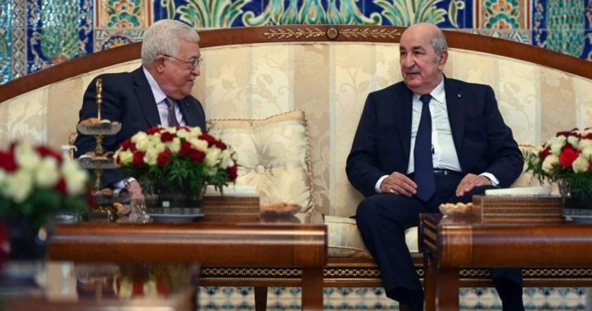 الرئيس عباس يعزي نظيره الجزائري بضحايا حادث انقلاب حافلة