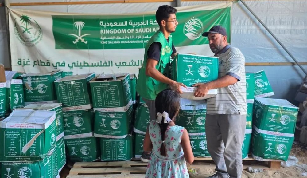 أخبار من السعودية.. صور.. توزيع 750 سلة غذائية سعودية على الفئات الأكثر احتياجًا في غزة