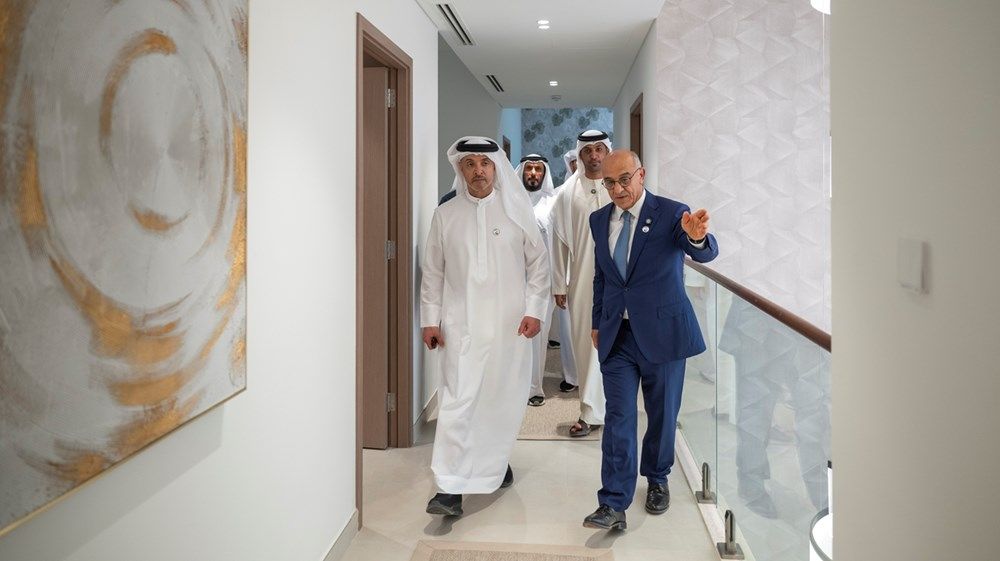 هزاع بن زايد يتفقَّد سير العمل في مشروع الظاهر السكني بمنطقة العين