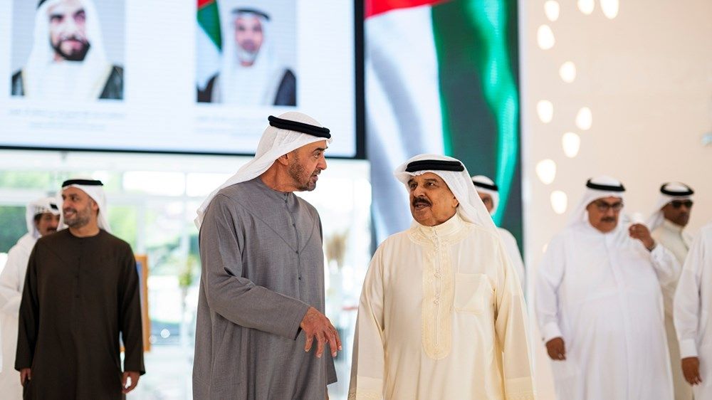 رئيس الدولة وملك البحرين يبحثان العلاقات الأخوية والتطورات الإقليمية