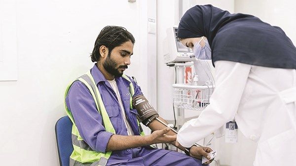«الموارد البشرية» تقيس ملاءمة المزايا والتغطية التأمينية للعمالة