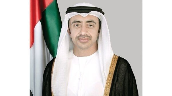 عبدالله بن زايد يؤكد تضامن الإمارات الكامل مع الكويت ويشيد بإحباط مخطط داعش الإرهابي