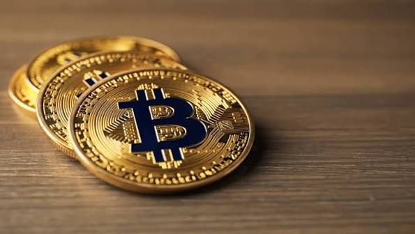 سعر البيتكوين يتراجع دون مستوى 80 ألف دولار وسعر الريبل يتعرض لضغوط أكبر تزامنا مع تراجع زخم السوق