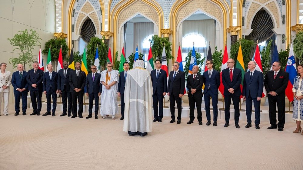 رئيس الدولة يتسلم أوراق اعتماد عدد من السفراء المعتمدين لدى الدولة بحضور منصور بن زايد