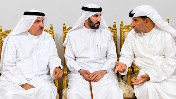 طالب بن صقر يقدم واجب العزاء في وفاة سعيد راشد العابدي
