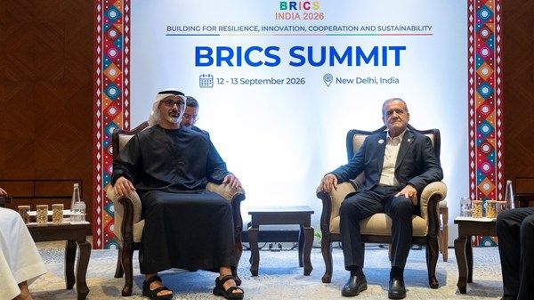 ولي عهد أبوظبي يلتقي الرئيس الإيراني على هامش قمة «بريكس» في نيودلهي