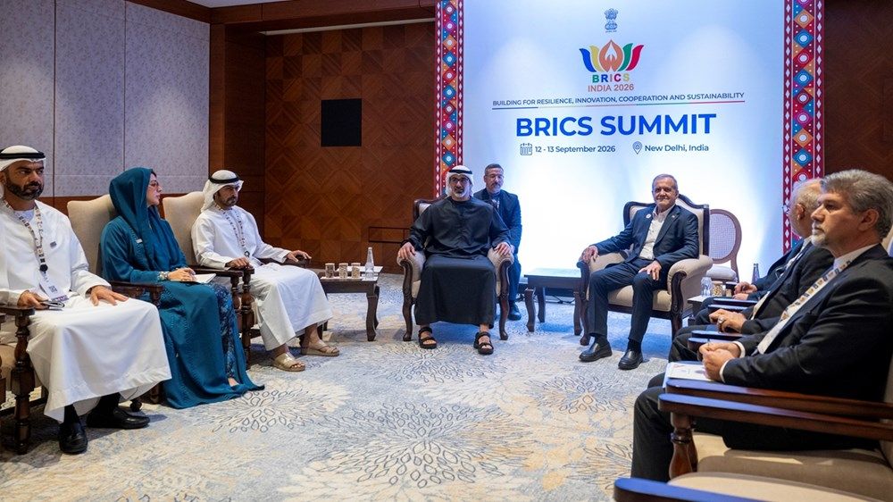 ولي عهد أبوظبي يلتقي الرئيس الإيراني على هامش قمة «بريكس» في نيودلهي