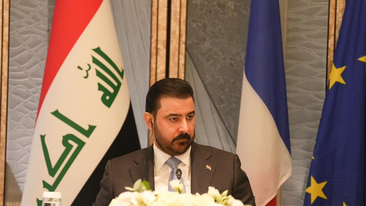 الزيدي يتحدث من باريس عن طريق التنمية ورفع انتاج العراق من النفط