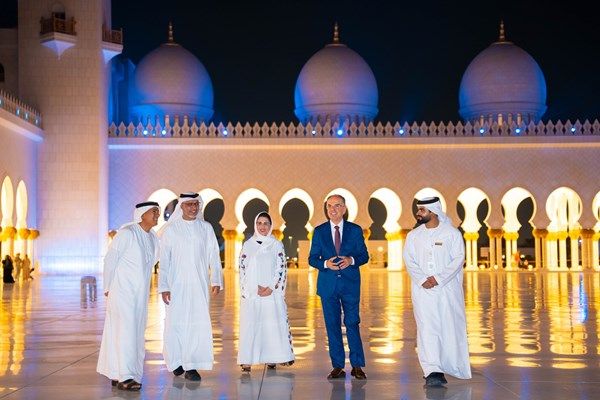 الرئيس الألباني يزور جامع الشيخ زايد الكبير في أبوظبي