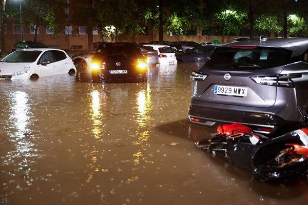 أمطار غزيرة وفيضانات تضرب إسبانيا