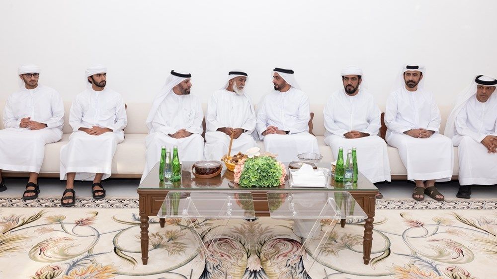 سيف بن زايد يقدم واجب العزاء لأسرتي شهيدي الوطن والواجب عبدالله المنهالي وسعيد الشامسي